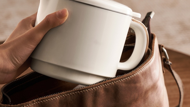 Put the travel kettle in bag